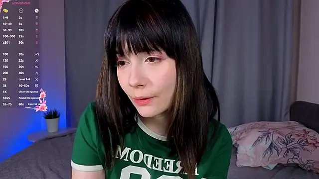 Honeey Beee online show from October 23, 4:13 pm