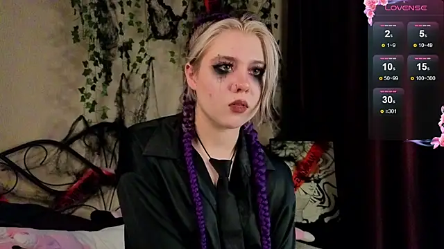 IrisSoCute online show from October 31, 10:30 am