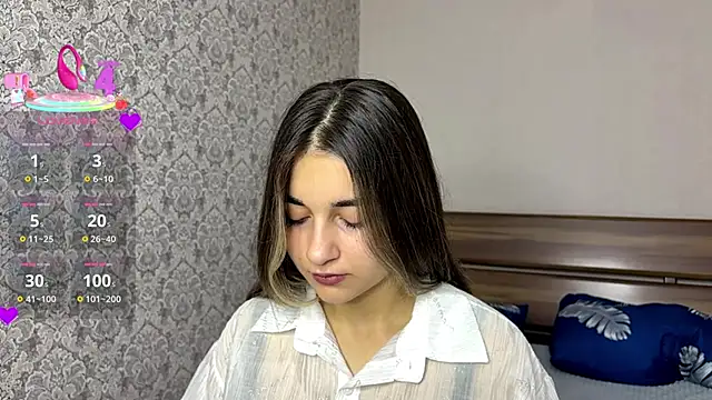 Snapshot of MaydaFarran chatting on October 13, 7:27 pm MaydaFarran online show from October 13, 7:27 pm
