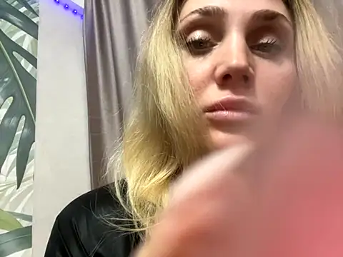Snapshot of Affectionate_lady chatting on October 7, 9:03 am Affectionate lady online show from October 7, 9:03 am