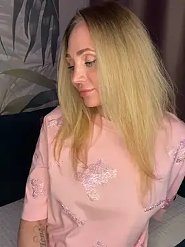 Snapshot of Affectionate_lady chatting on October 17, 9:29 pm Affectionate lady online show from October 17, 9:29 pm