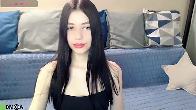 SelinLi online show from April 11, 7:45 am