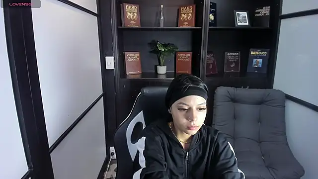 Snapshot of IvonnePrince_ chatting on October 7, 1:15 pm IvonnePrince online show from October 7, 1:15 pm