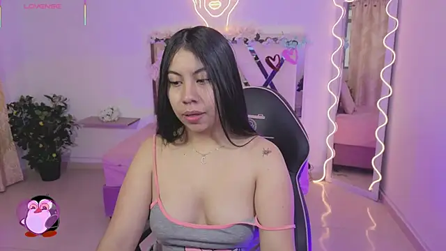 ZURY TAY online show from December 4, 12:18 pm