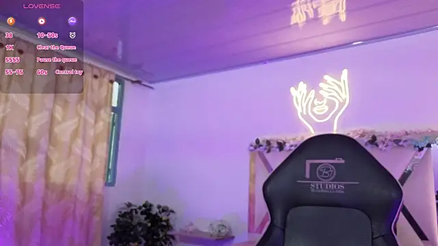 ZURY TAY online show from April 13, 11:55 am