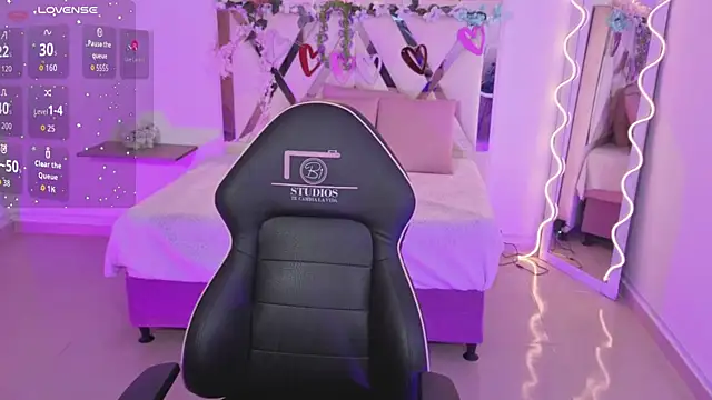 ZURY TAY online show from October 23, 11:49 am