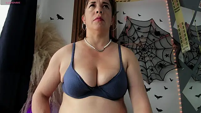 hannah lover online show from October 14, 7:05 pm