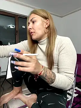 MiaKiittyy online show from November 1, 1:43 am