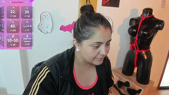 TifanyAmazinng online show from October 6, 12:33 pm