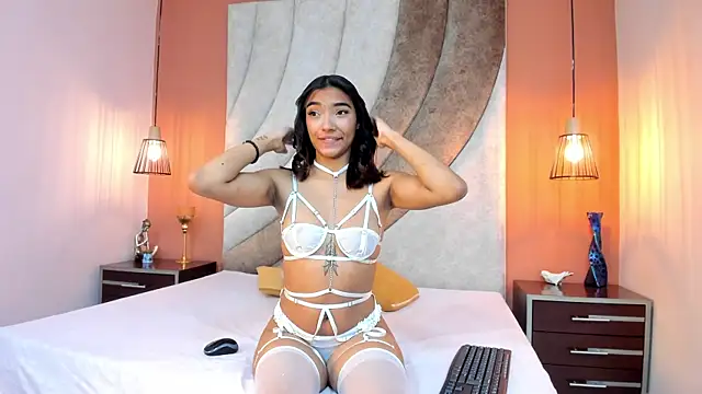 Snapshot of Miiaa_Spencer chatting on October 8, 11:25 am Miiaa Spencer online show from October 8, 11:25 am