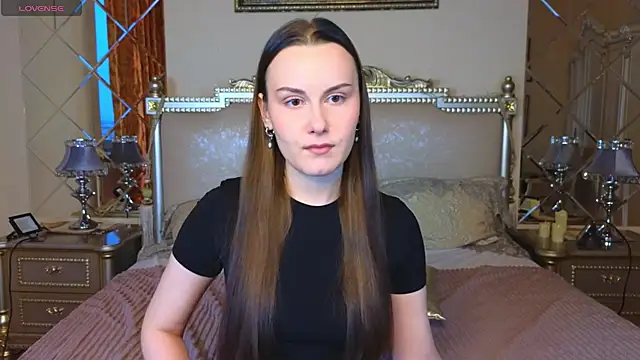 Kelly Cartier online show from February 3, 11:59 am