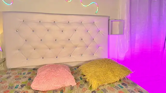 Snapshot of tatixxxvega chatting on September 10, 1:44 pm tatixxxvega online show from September 10, 1:44 pm