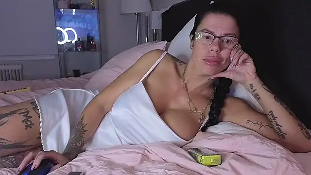 sexygilf82 online show from September 18, 9:57 pm