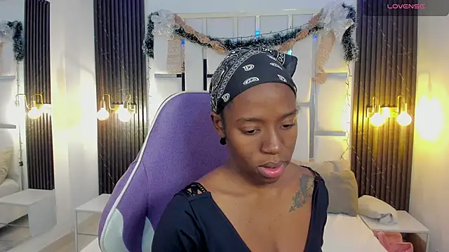  emma willliams  online show from December 5, 1:34 pm