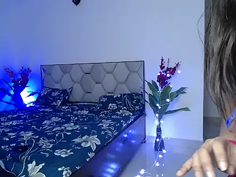 Little queenn online show from October 13, 9:28 pm