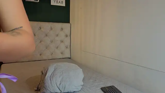 Snapshot of sky_collinss chatting on October 2, 8:03 pm sky collinss online show from October 2, 8:03 pm
