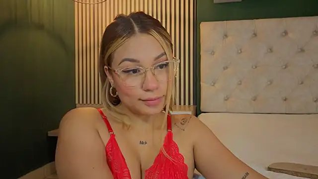 Snapshot of sky_collinss chatting on September 19, 7:35 pm sky collinss online show from September 19, 7:35 pm