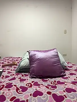 Snapshot of zoe_7770 chatting on October 1, 12:04 am zoe 7770 online show from October 1, 12:04 am