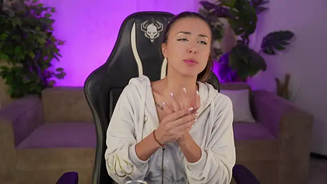 Luna secretgirl online show from October 1, 7:35 am