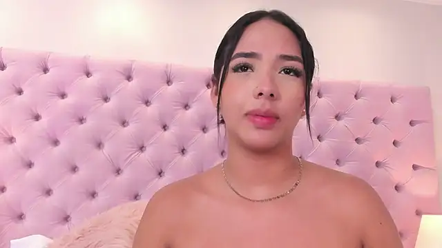 Snapshot of HilaryQueen chatting on October 2, 4:45 pm HilaryQueen online show from October 2, 4:45 pm