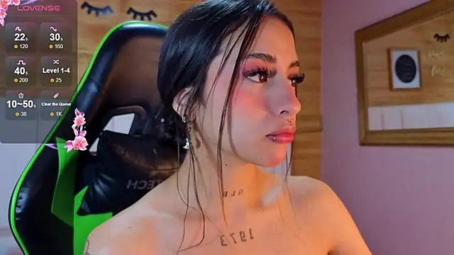 Abril Velvet a  online show from December 14, 12:33 pm