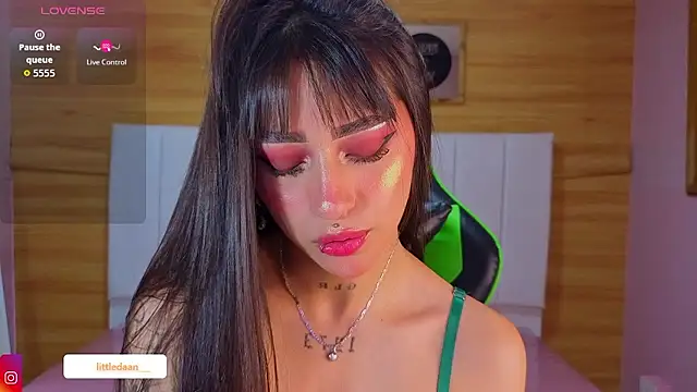 Abril Velvet a  online show from January 17, 1:07 pm