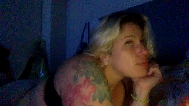 toomuchofafreak online show from March 18, 12:21 pm