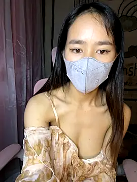 Snapshot of TiNa_04 chatting on October 1, 4:17 am TiNa 04 online show from October 1, 4:17 am