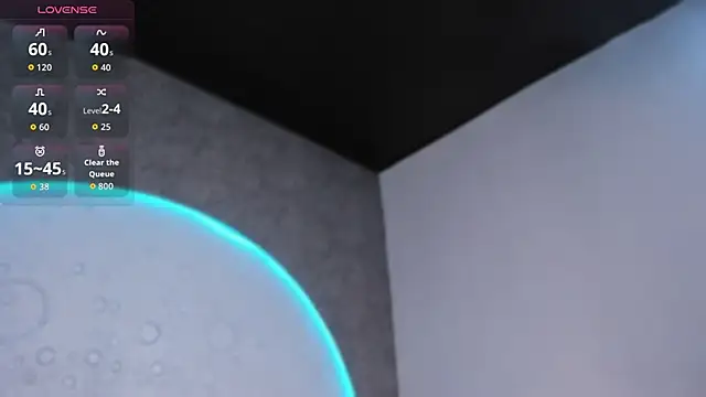 ReinaChloe online show from February 13, 6:20 pm