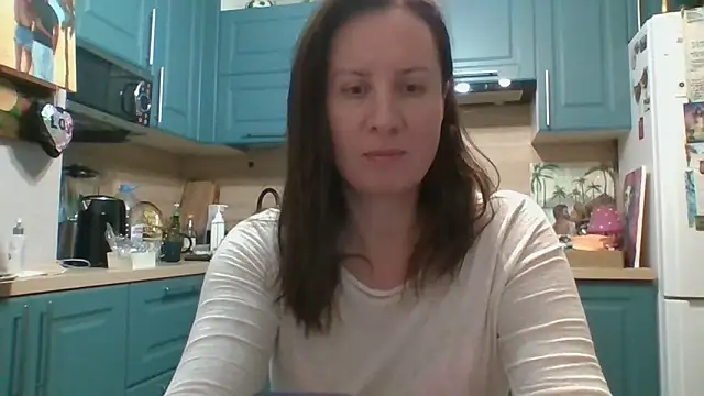 ALICAINWONDERLAND online show from December 2, 6:10 pm