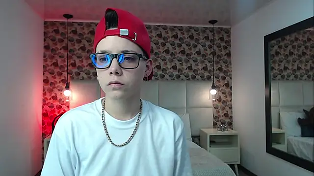 Snapshot of SpencerMontgomery chatting on September 8, 7:46 pm SpencerMontgomery online show from September 8, 7:46 pm