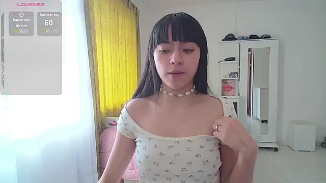 Snapshot of violetta_blackk chatting on September 24, 5:34 pm violetta blackk online show from September 24, 5:34 pm