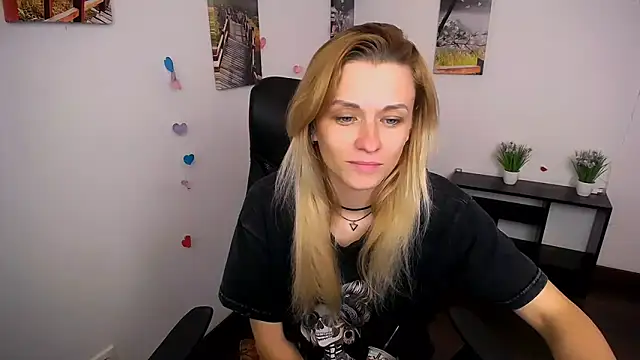 PeppyMia online show from October 15, 7:11 am