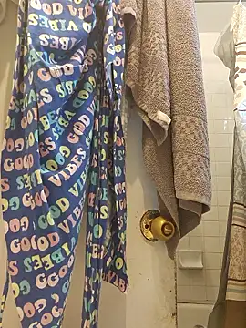 Snapshot of _she_was_a_fairy chatting on October 23, 1:17 pm  she was a fairy online show from October 23, 1:17 pm