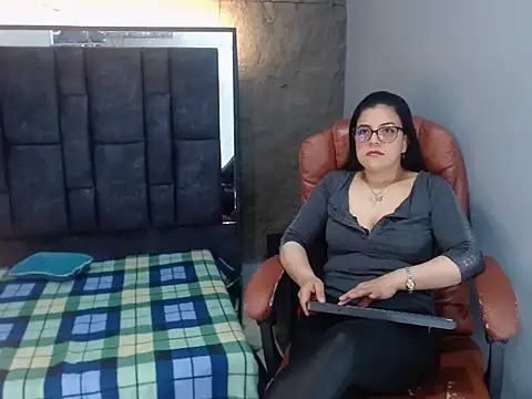 Snapshot of senna_mars chatting on September 21, 3:10 pm senna mars online show from September 21, 3:10 pm
