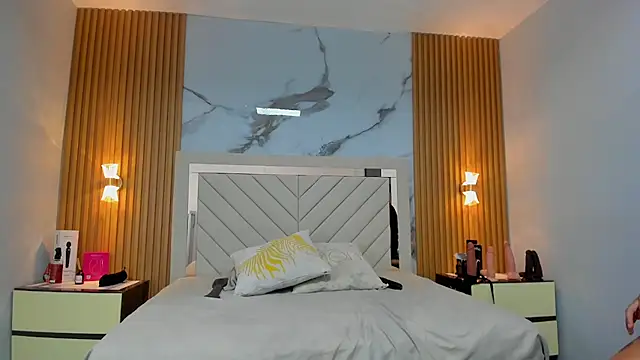 KAROLLJONES1 online show from February 6, 8:12 pm