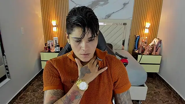 KAROLLJONES1 online show from October 20, 8:12 pm