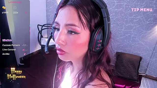 Snapshot of Miss_Charlottet chatting on October 2, 8:25 pm Miss Charlottet online show from October 2, 8:25 pm