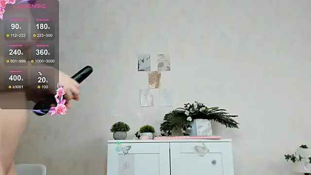 Snapshot of roxydolll chatting on September 28, 3:35 am roxydolll online show from September 28, 3:35 am