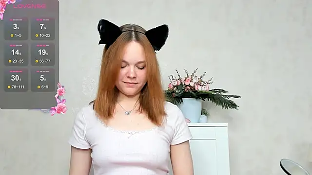 Snapshot of roxydolll chatting on September 14, 2:42 am roxydolll online show from September 14, 2:42 am