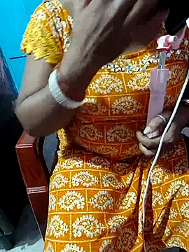 Snapshot of Cute-Swewty chatting on October 12, 1:13 pm Cute-Swewty online show from October 12, 1:13 pm