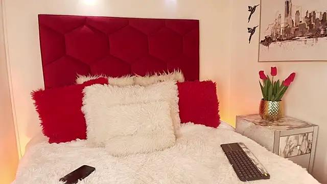 Alaia Snow online show from November 8, 9:31 pm