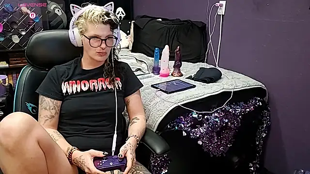 oddywithabody online show from February 16, 7:52 am