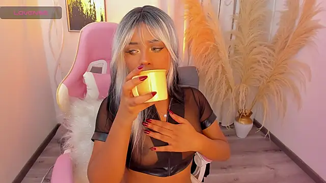 hannaferrati online show from February 13, 4:58 am