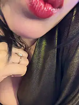 KARISHMA-STRIP online show from April 7, 6:32 pm