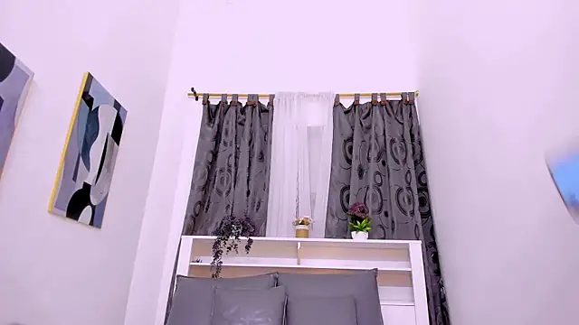 Mistt Mia online show from January 6, 6:55 pm