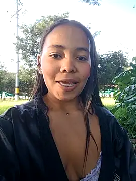 Snapshot of SophiaGuzman chatting on October 2, 9:42 pm SophiaGuzman online show from October 2, 9:42 pm