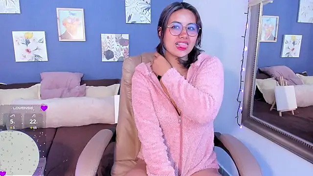 Snapshot of Nova_allen chatting on October 14, 11:18 pm Nova allen online show from October 14, 11:18 pm
