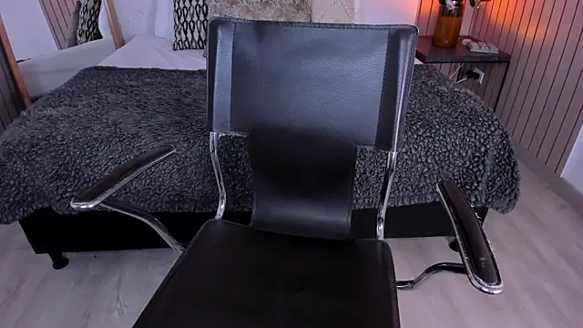 Snapshot of EmelyParker chatting on November 1, 3:21 am EmelyParker online show from November 1, 3:21 am