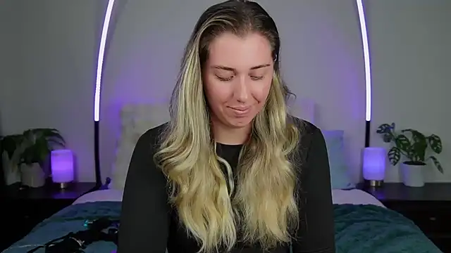 louiseberkeley online show from October 5, 10:53 am